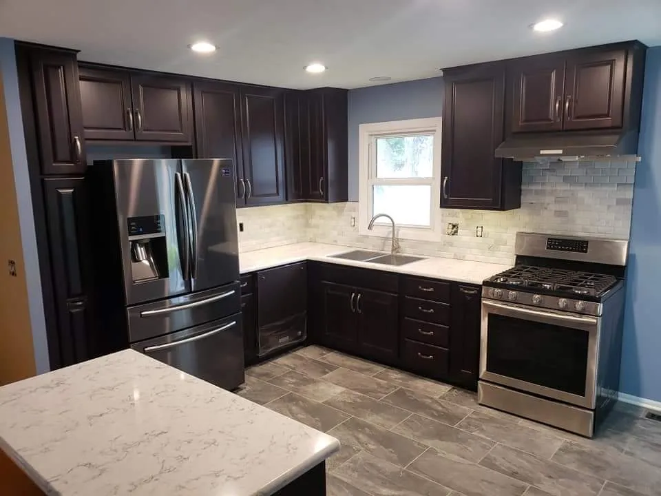 Modern kitchen remodel with dark cabinets and quartz countertops by Banded Construction